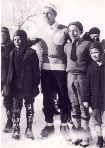 Alf with young skiers